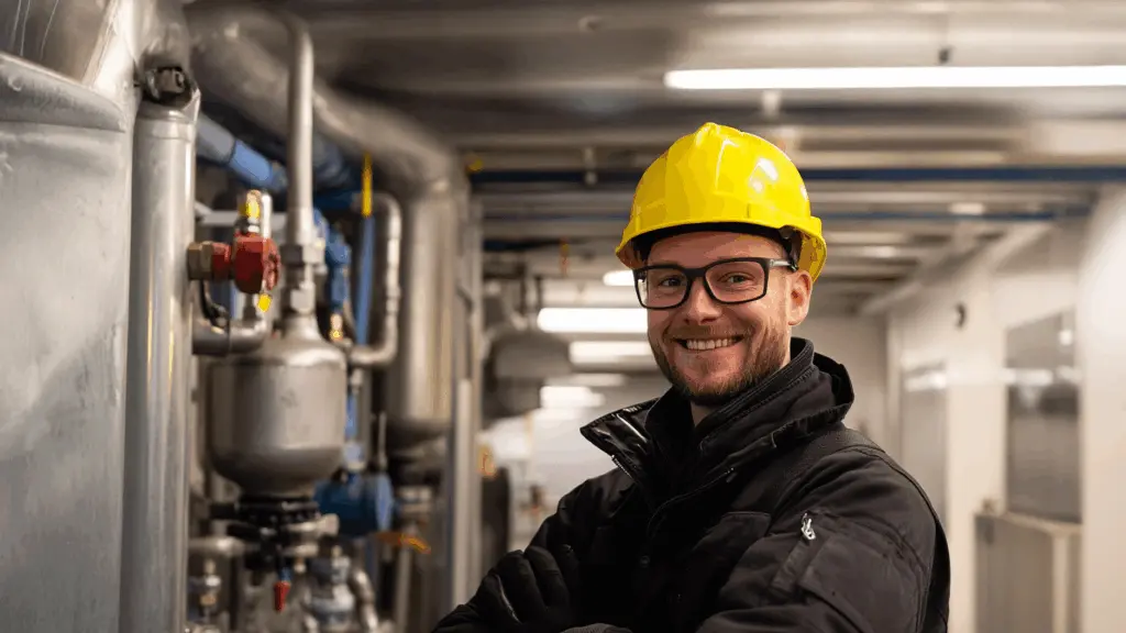 VVS utbildning för vuxna med fokus på yrkesstolthet. Denna bild är framtagen med hjälp av AI.
