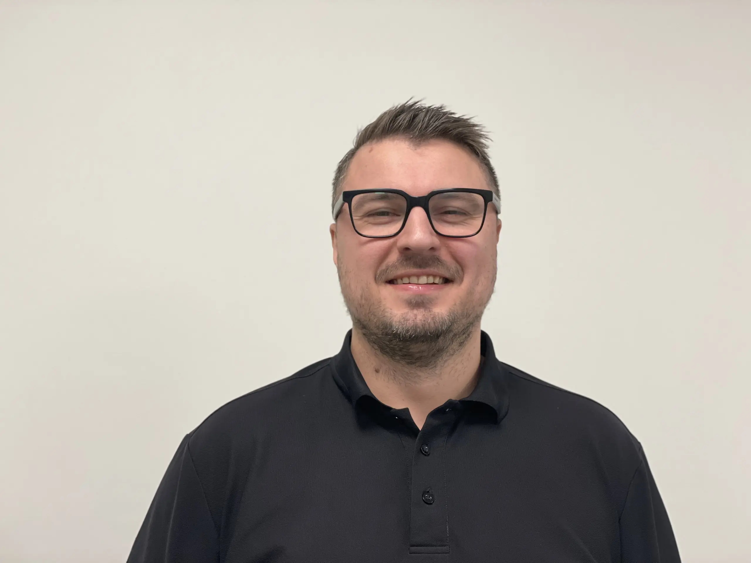 Korab Gashi jobbar som servicechef på Invest Living Scandinavia AB och ansvarar för att säkerställa rätt kompetens i hela verksamheten.